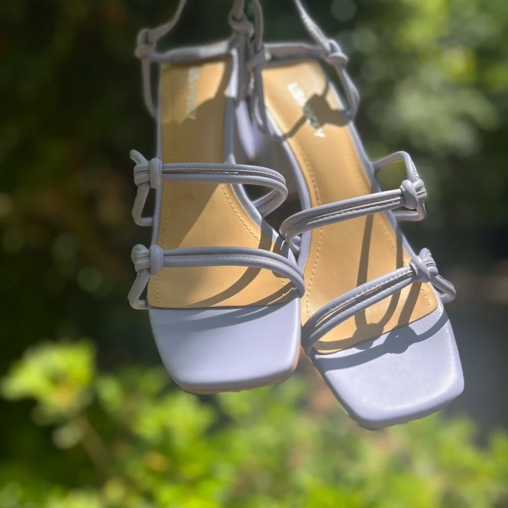🆕 Lisa and Vicky Lilac color Block Heel Sandals. 7.5
